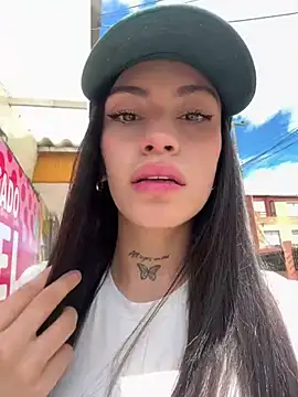Bonny Eva online show from May 3, 6:33 pm
