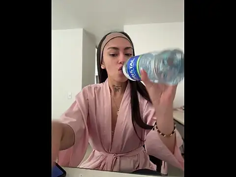 Bonny Eva online show from August 3, 6:02 pm