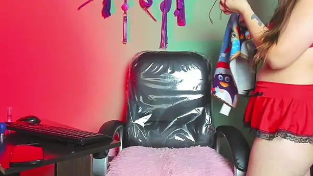 hazz smith  online show from February 10, 6:00 pm