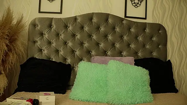 katt eyes  online show from March 18, 1:27 pm