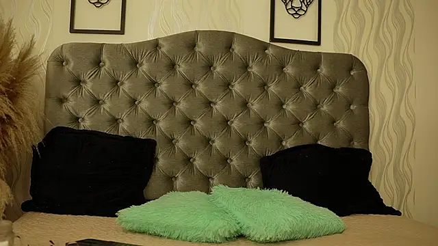 katt eyes  online show from March 7, 3:41 pm