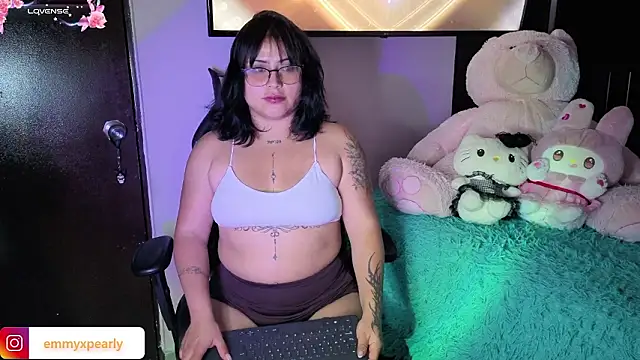 emyxpearly online show from March 11, 7:23 am