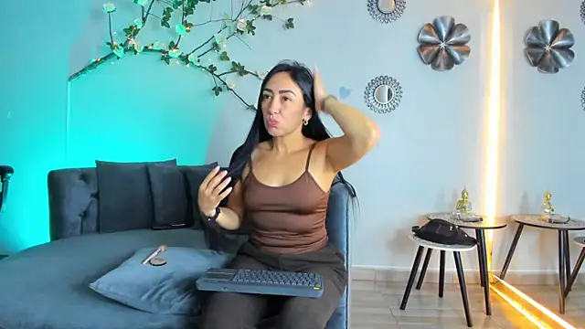 Mia Davis   online show from July 18, 1:35 pm