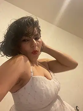 eva luz online show from June 20, 8:45 pm
