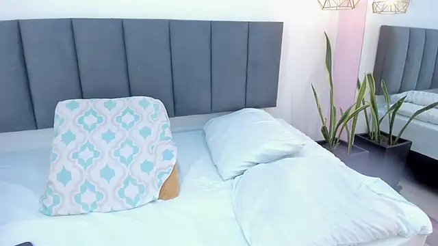 sam doll  online show from July 21, 7:03 pm
