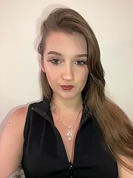 Green eyes lady online show from June 18, 2:55 pm