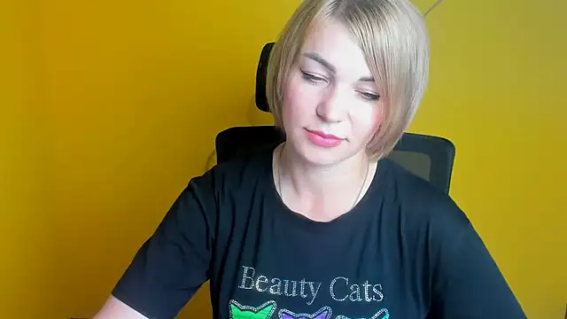 CuttieEmma online show from July 1, 11:42 am