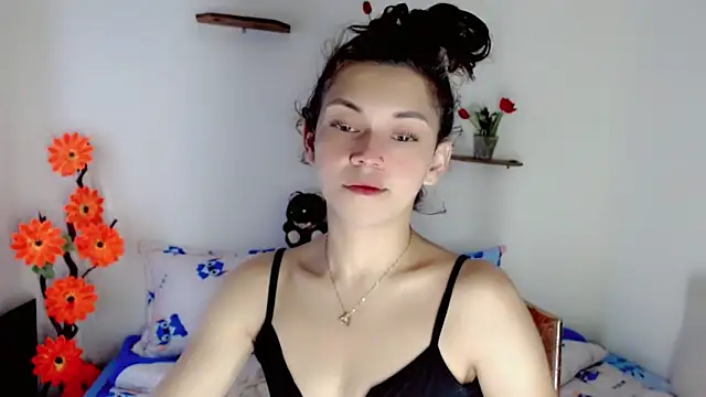 NathalialLooes online show from June 22, 6:05 pm