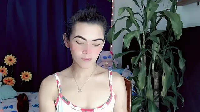 NathalialLooes online show from July 9, 5:37 pm