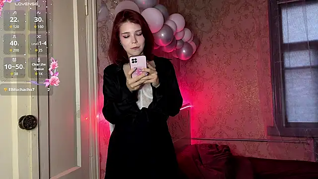 LaurynGeisinger online show from April 30, 5:40 pm