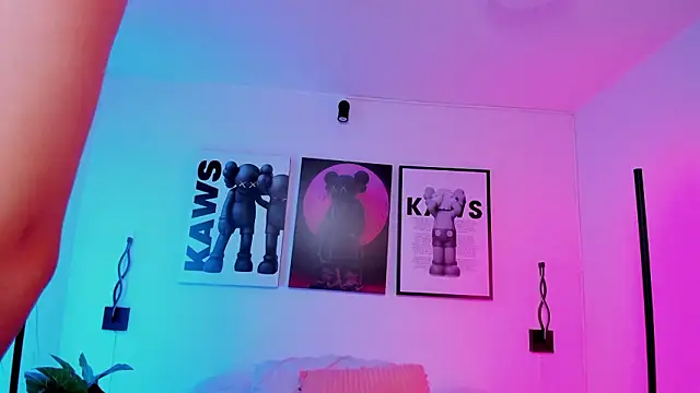 Maddie Rosee online show from February 28, 4:01 am