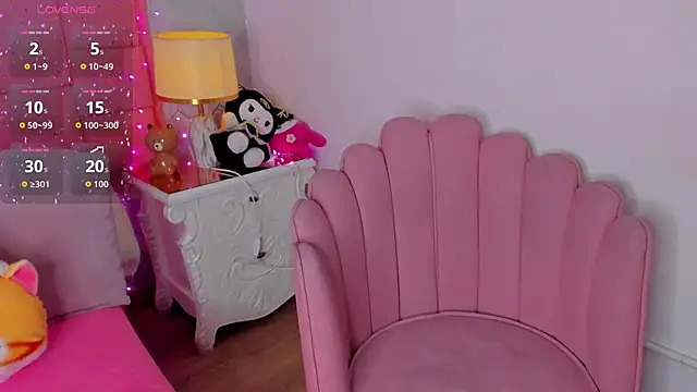 dolly kitter online show from April 29, 12:30 pm