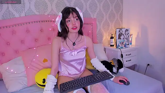 dolly kitter online show from June 11, 2:44 am
