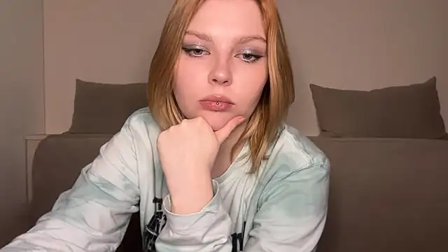 Ophelia Ritz online show from April 29, 8:03 pm