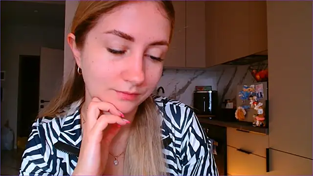 BluueSilk online show from February 4, 7:00 am