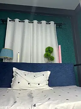 SluttyEll online show from March 15, 9:50 pm