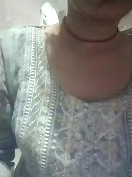 Julilodhi8695 online show from April 17, 10:23 pm