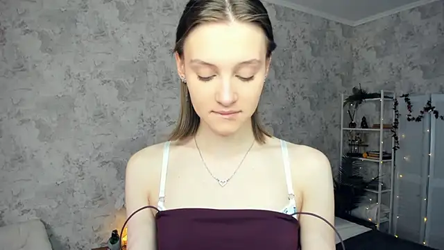 LianneBynon online show from May 3, 8:39 am