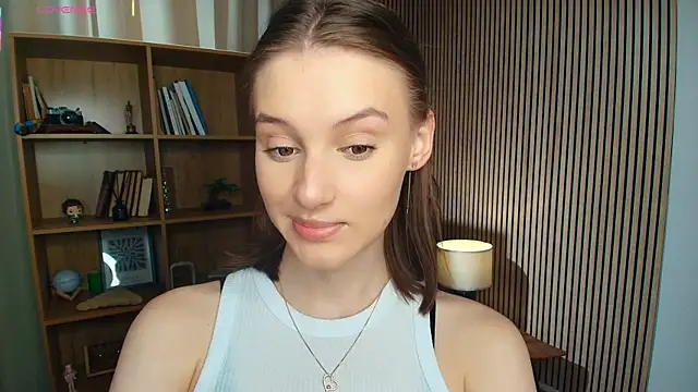 LianneBynon online show from July 30, 8:15 am