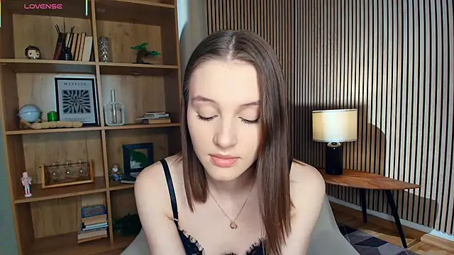 LianneBynon online show from July 31, 8:26 am