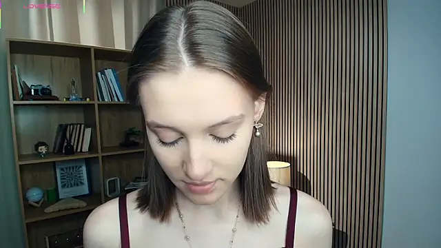 LianneBynon online show from July 16, 8:41 am