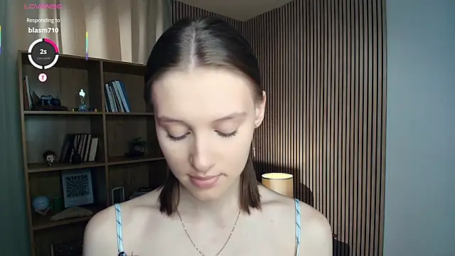 LianneBynon online show from July 17, 8:51 am