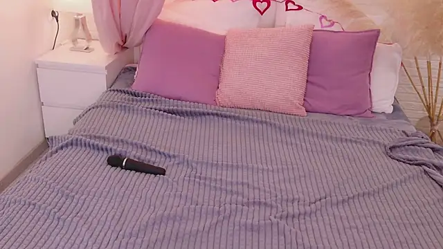 mmm  yes online show from February 9, 2:08 pm