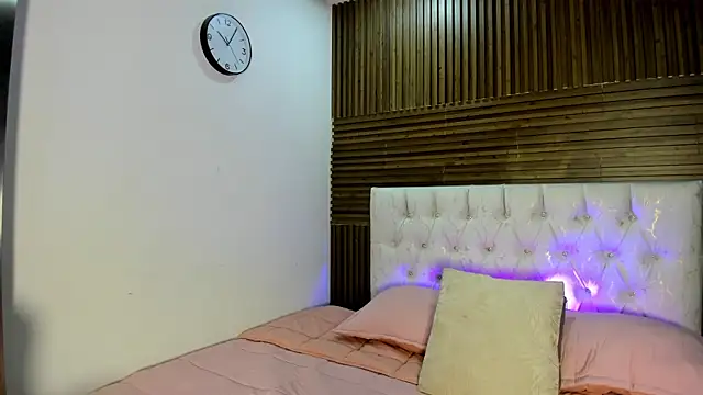 noahWolff  online show from March 14, 6:25 am