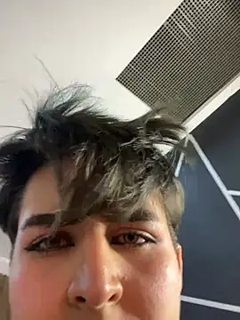 noahWolff  online show from March 18, 6:29 am