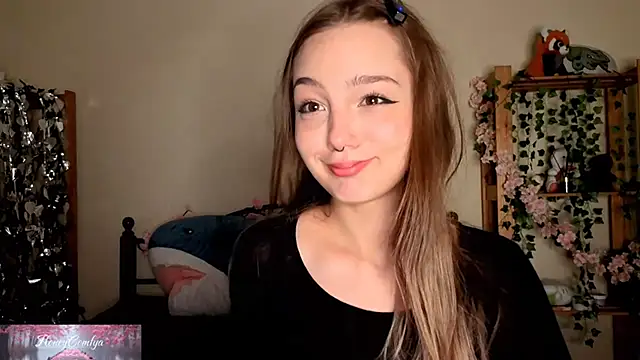 HoneyComfy online show from May 11, 2:08 pm