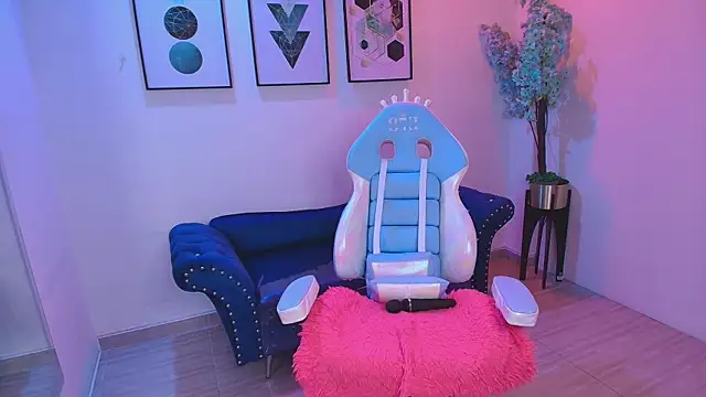 Maddie T18 online show from June 13, 11:40 am