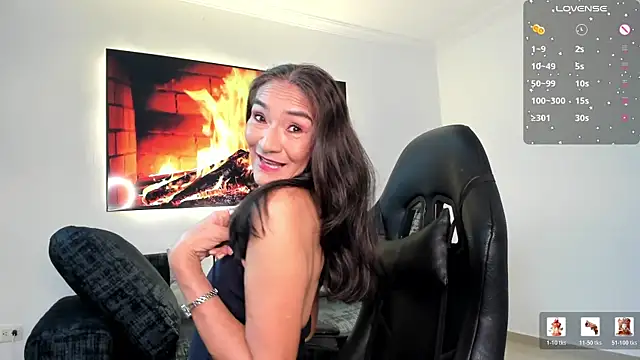Emma Mendozaa online show from July 7, 11:35 am