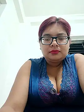 Elie Hallway online show from June 11, 6:49 pm