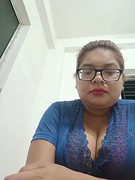 Elie Hallway online show from July 18, 6:54 pm