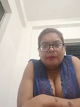 Elie Hallway online show from July 12, 6:53 pm