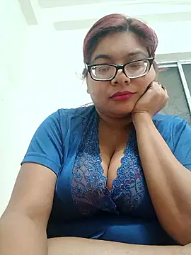 Elie Hallway online show from February 10, 7:28 pm