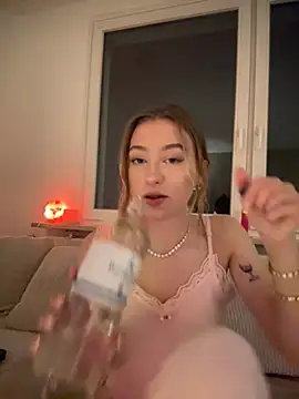 romyxxs online show from February 7, 10:57 pm