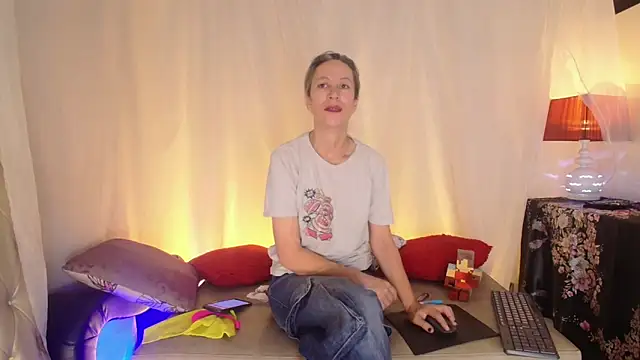 laurasofia45 online show from June 14, 9:31 am