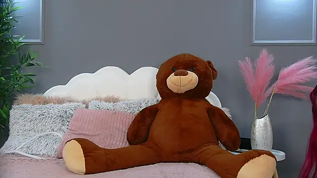 CrystalRedd online show from June 12, 6:21 am