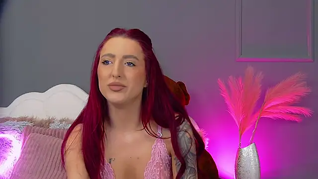 CrystalRedd online show from April 29, 5:32 am