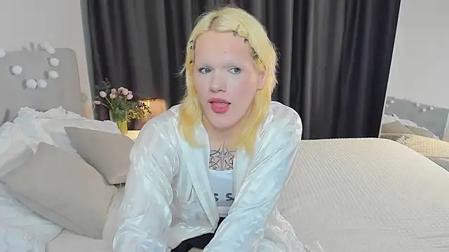 Lollita Morgan online show from February 8, 8:45 pm