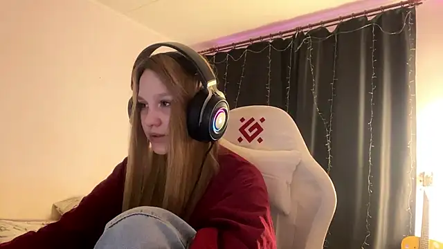 axin burnell online show from April 29, 6:24 pm