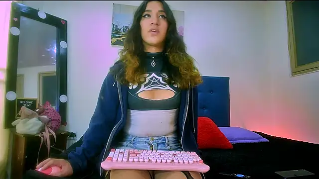 MEW ALIX online show from June 18, 7:52 pm