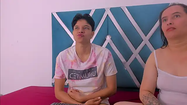 natasha and zoe online show from March 7, 11:17 am