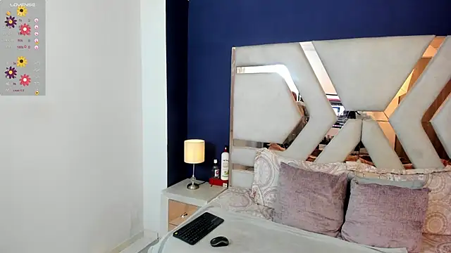 Sara Evaanns online show from July 28, 2:24 pm