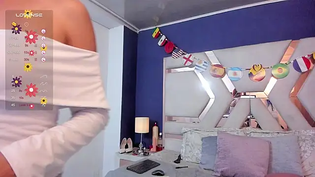 Sara Evaanns online show from June 25, 2:18 pm