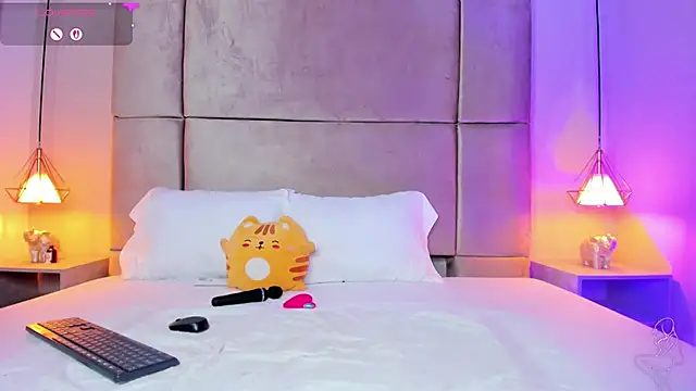 Zafiro11  online show from February 27, 12:38 pm