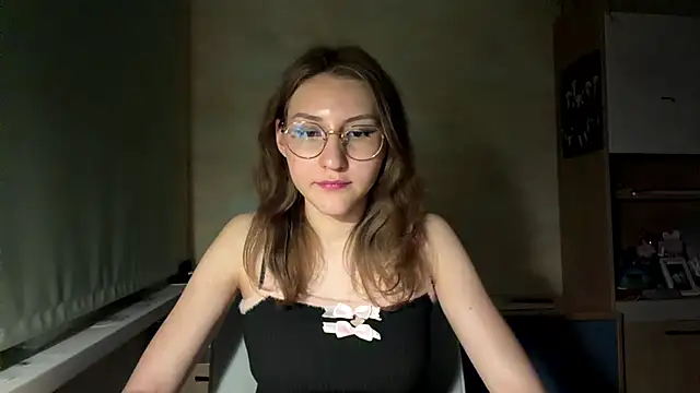 Miaaa Moon online show from June 10, 6:39 pm