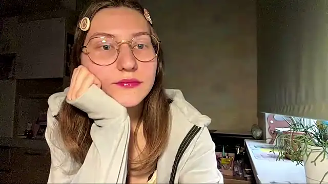 Miaaa Moon online show from April 21, 2:46 pm