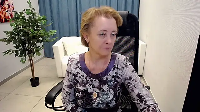 MONA W online show from June 3, 11:00 am